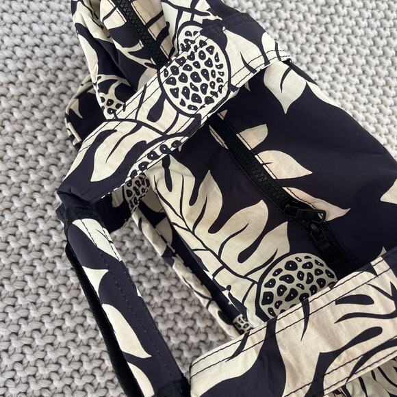 Aloha Collection• KEEP IT LIGHT WEEKENDER Holomua Sand/ Black - Picture 7 of 12